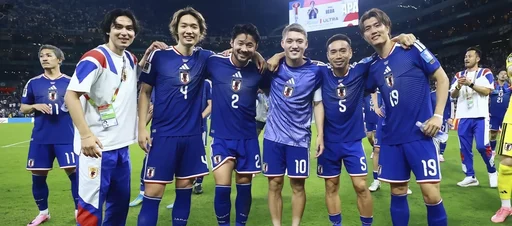 长友佑都:我在场边感觉自己已经上场了,场上是12个人在战斗