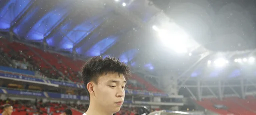 报评浙江队惜败申花,称连追两球后最终在上海落败,结局非常可惜